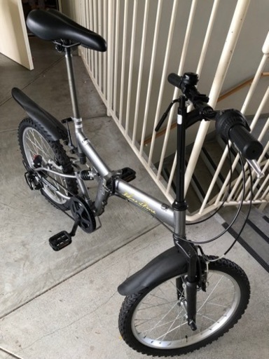 超美品　20インチ　折りたたみ自転車　切り替え6段　サスペンション付き　防犯登録解除済み