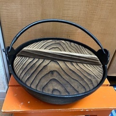 木蓋の鉄鍋