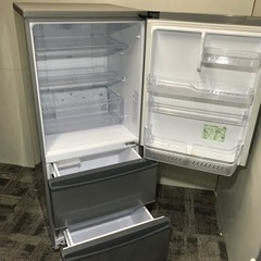 【配送料込み🚛】使いやすい140cmロータイプ⭕️AQUA３ドア冷蔵庫　272L