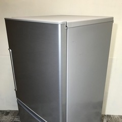 【配送料込み🚛】使いやすい140cmロータイプ⭕️AQUA３ドア冷蔵庫　272L