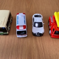 おもちゃの車たち　4台