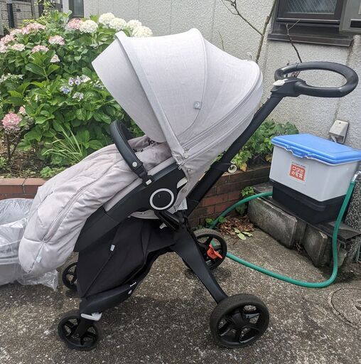 STOKKE エクスプローリーV6　付属品付き（総額22万）新生児用コット、フットマフ、レインカバー、チェンジングバッグ