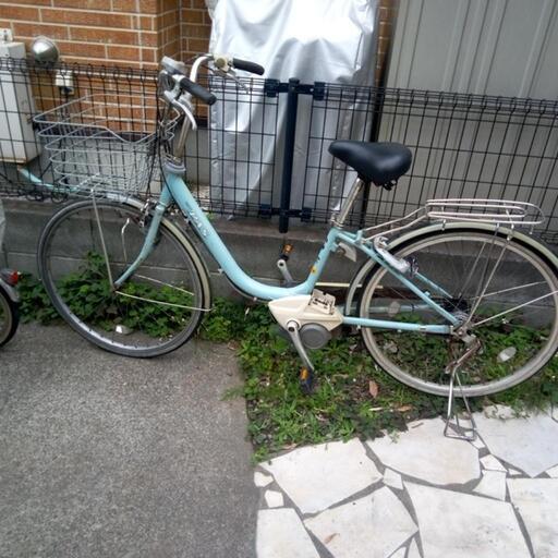 電動三輪車は、乗っています。訳ありスイッチを加工してあります。後ろのかごサビが多めですバッテリーバッテリーは、4点灯もうひとつの自転車は、バッテリーがダメであまり走りません、バッテリーを変えれば走るかも？整備点検をしてください、三輪のバッテリーで両方乗れます。二台一緒でお願いしますね。 電動三輪車は、乗っています。訳ありスイッチを加工してあります。後ろ