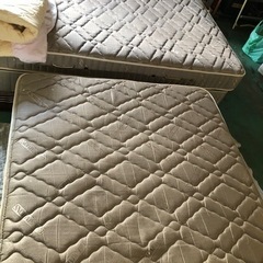 シモンズベッド セミダブル 美品 2点。シングルも美品。合計3点 