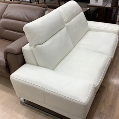 Domicilの2人掛けソファーです