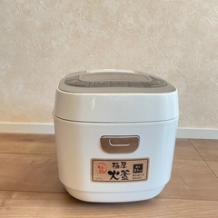 アイリスオーヤマ　炊飯器　ホワイト　3合