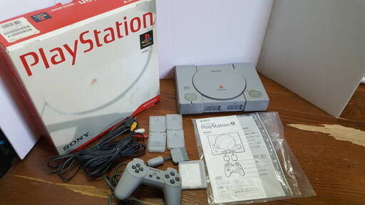 PS1 SONY ソニー PlayStation 本体 SCPH-5500 +メモリーカード　４枚 動作確認済み