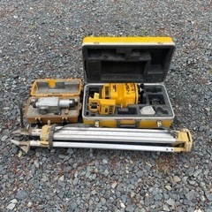 中古品　レーザーレベル　オートレベル　三脚　まとめて