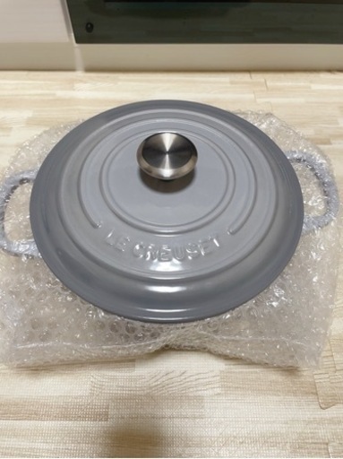 ル・クルーゼ ココット・ロンド 22 グレー色 Le Creuset Cocotte ル・クルーゼ ココット・ロンド 22 グレー色 Le Creuset Cocotte