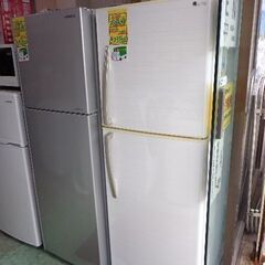 U-ING 228L 2ドア冷蔵庫。