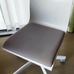 学習机用のシンプルな白い椅子