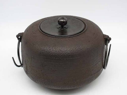 ss5246　茶釜　真鍮蓋付き　こげ茶　茶道具　鉄釜　鉄器　釜鐶付き　鉄風炉　金属工芸　古道具　和小物　アンティーク　レトロ　金属製　鉄製