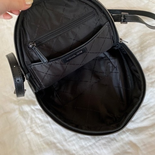 直接のみ ❤︎極美品❤︎ マイケルコース MICHAEL KORS スタッズ リュック