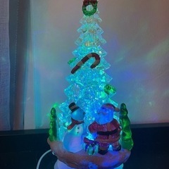 光るクリスマスツリー