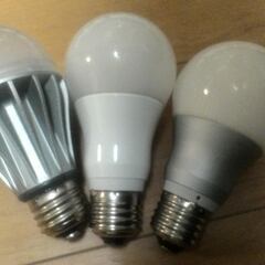 東芝LED電球　昼白色　３個
