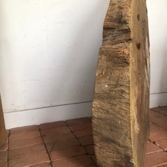 巨木 欅? 切り出し 無垢一枚板 丸太輪切 耳付 天板 英数字 カフェ 看板 カウンター テーブル 古材 アンティーク