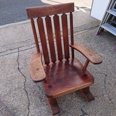 KM104 アンティーク　頑丈な作りのロッキングチェアー