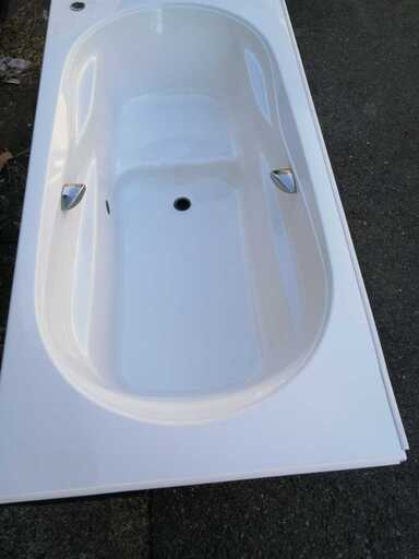 ■通水していないきれいな美品　お風呂　浴槽　バスタブ　倉庫保管品　ラメ入り　白色できれいなバスタブ　水栓装置付き■