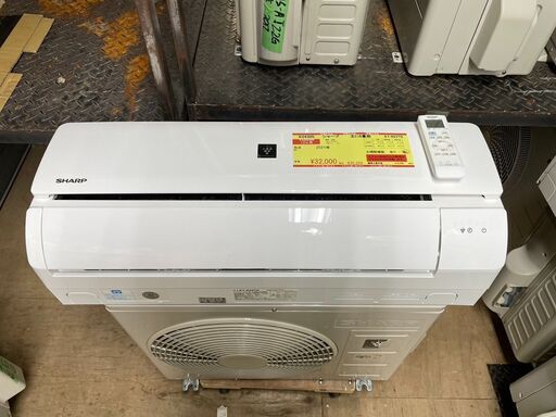 K04305　2021年製　シャープ　中古エアコン　主に6畳用　冷房能力　2.2KW ／ 暖房能力　2.5KW