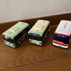バスのおもちゃ3台