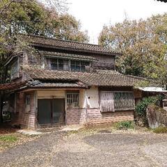 昭和時代の古民家、土地広い。