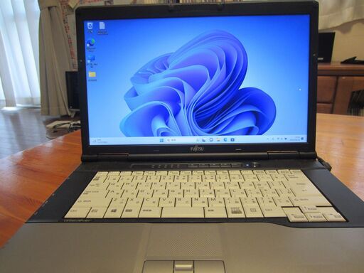 富士通15.6型ノートPC　LIFEBOOK E752/F②