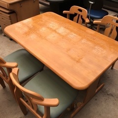 食卓テーブル　椅子4脚付き