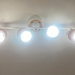 4灯ランプ　照明器具