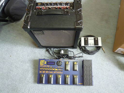 ☆美品・ROLAND CUBE-40XL・新品 BOSS FS-6フットペダル・BOSS マルチエフェクター GT-3　三点セット☆