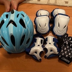 子供用ヘルメットとキッズプロテクター