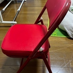 値下げ赤い折りたたみ椅子