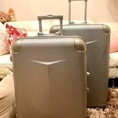 ✨値下げ🗝️シルバー旅行用スーツケース大中2個セット✨