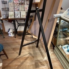 木製大きめイーゼル　作品の展示に使えます