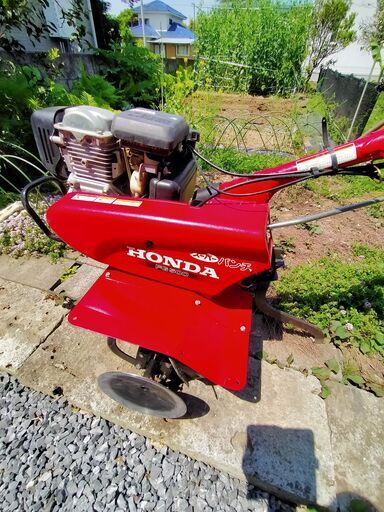 家庭菜園用耕運機です。畑を縮小した為手放します。屋内管理です。 家庭菜園用耕運機です。畑を縮小した為手放します。屋内管理です。