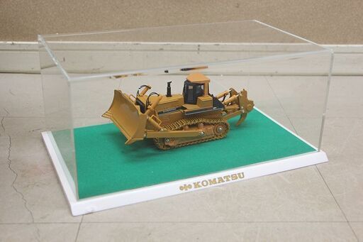 KOMATSU ミニチュア D-475A ブルドーザー ケース アクリルケース コマツ 台座 付 (E1789wY)