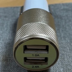 USB カーチャージャー