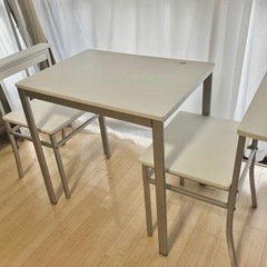 ダイニングテーブルセット　2人用　ホワイト/シルバー