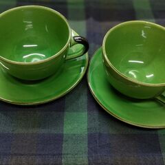 緑色のペアのコーヒーカップ（中古）