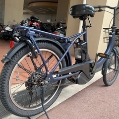 青い電動自転車