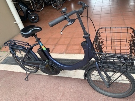 青い電動自転車 MadniBRIDGESTONE 電動アシスト自転車 青