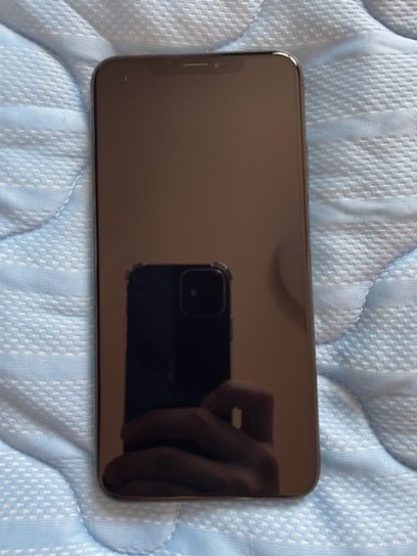 中古品　iPhone XSMax 売ります。