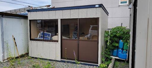 綺麗なプレハブ物置 50万円でどうぞ
