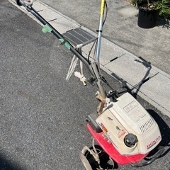 家庭菜園で使ってました。耕運機、携行缶