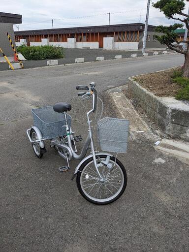 （決まりました）（値下げしましたお買い得です）【最終値下げ25000円→２００００円】3輪自電車切り替え付き新品同様、実家の親が買ったけど今はまだ元気で使う予定がないみたいです、お店で買ったら4万以上しますのでお安いです