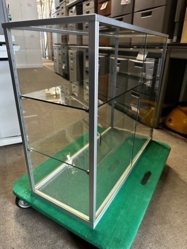 ショーケース　傷あり　幅77 奥行き31 高さ64cm ショーケース 傷あり 幅77 奥行き31 高さ64cm