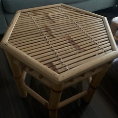 竹製のテーブル（インテリア）