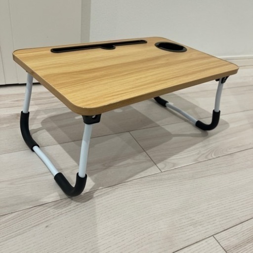 美品！　iPadも置ける　テーブル　キャンプ