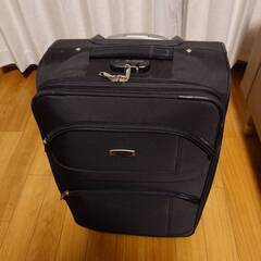 スーツケース　まだ使えます　２ ０００円で譲ります