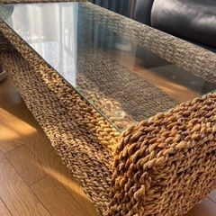 藤のガラステーブル