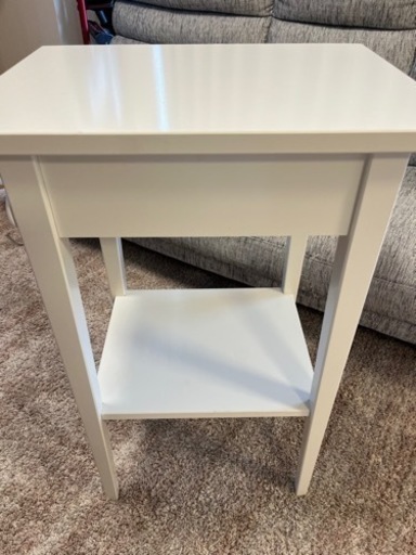 サイドテーブル　IKEA ヘムネス